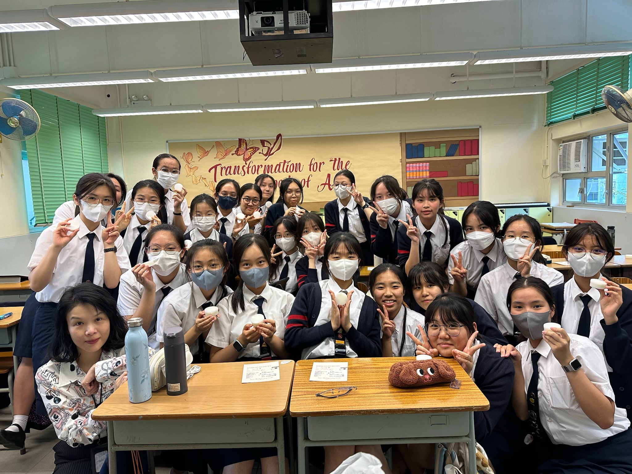 A group of students wearing masksDescription automatically generated