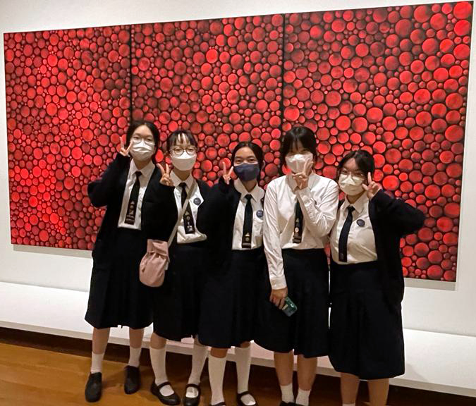 A group of girls wearing masksDescription automatically generated